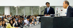 Le Chef de l'ONU débat avec des jeunes du monde entier