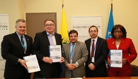 Representantes de la FAO, la OMS y la Organización Panamericana de la Salud, el Viceministro de Gobernanza y Vigilancia Sanitaria y Su Excelencia el Embajador de Ecuador en un evento, convocado en Ginebra el 25 de mayo de 2017, donde Ecuador anunció sus compromisos con el Decenio de Acción sobre la Nutrición de la ONU.