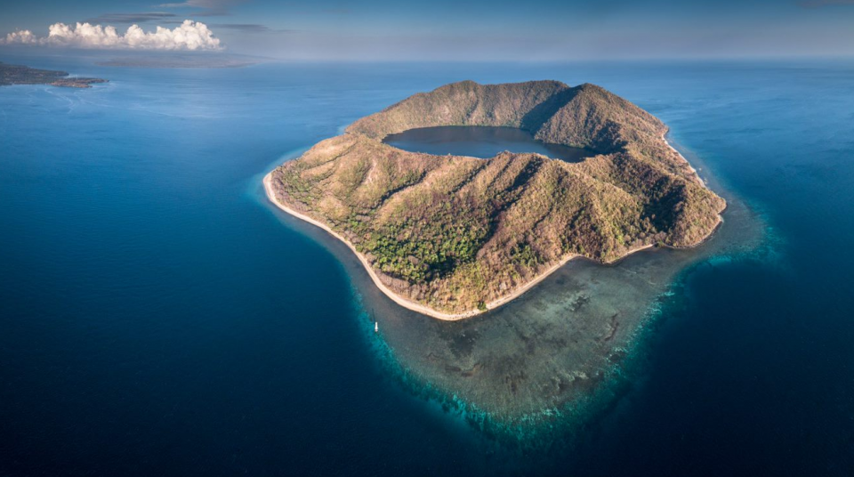 Island with internal lake. Photo: Ogata, UN World Oceans Day Photo Competition