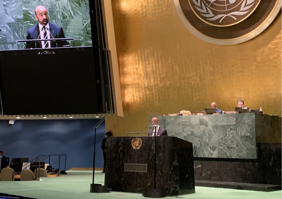 The UN Legal counsel speaking on the podium of GA during special event on 40th anniversary of UNCLOS