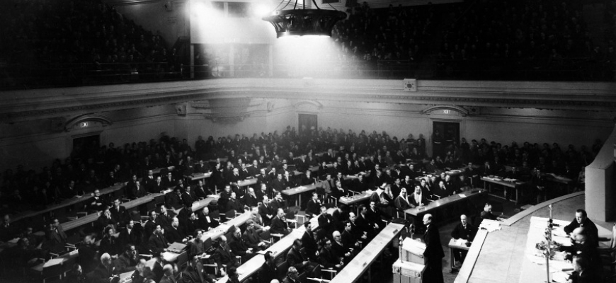 1946 UN General assembly adopts its first resolution
