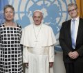 Mogens Lykketoft (right), President of the seventieth session of the General Assembly, and his wife, Mette Holm, meet with Pope Francis during the pontiff's visit to UN headquarters.