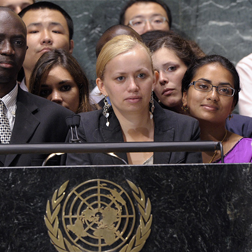 Стажеры на встрече с Генеральным секретарем ООН. Фото ООН/Эскиндер Дебебе