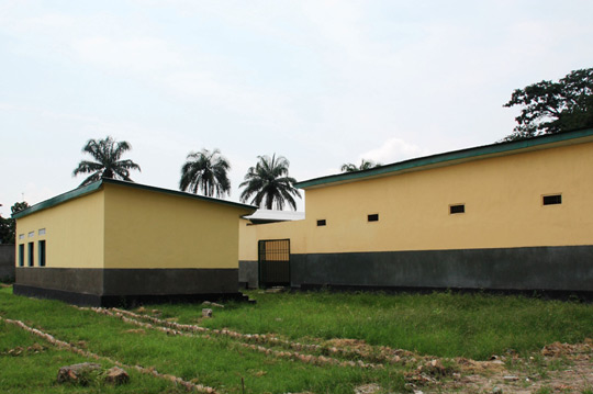 Реконструкции военной тюрьмы Ндоло Миссии в Демократической Республике Конго при финансовой поддержке Нидерландов уделялось приоритетное внимание, 2010 год. Фото ООН