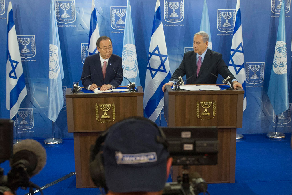 Secretary-General Ban Ki-moon and Israeli Prime Minister Benjamin Netanyahu at a joint press conference in Tel Aviv. UN Photo/Eskinder Debebe