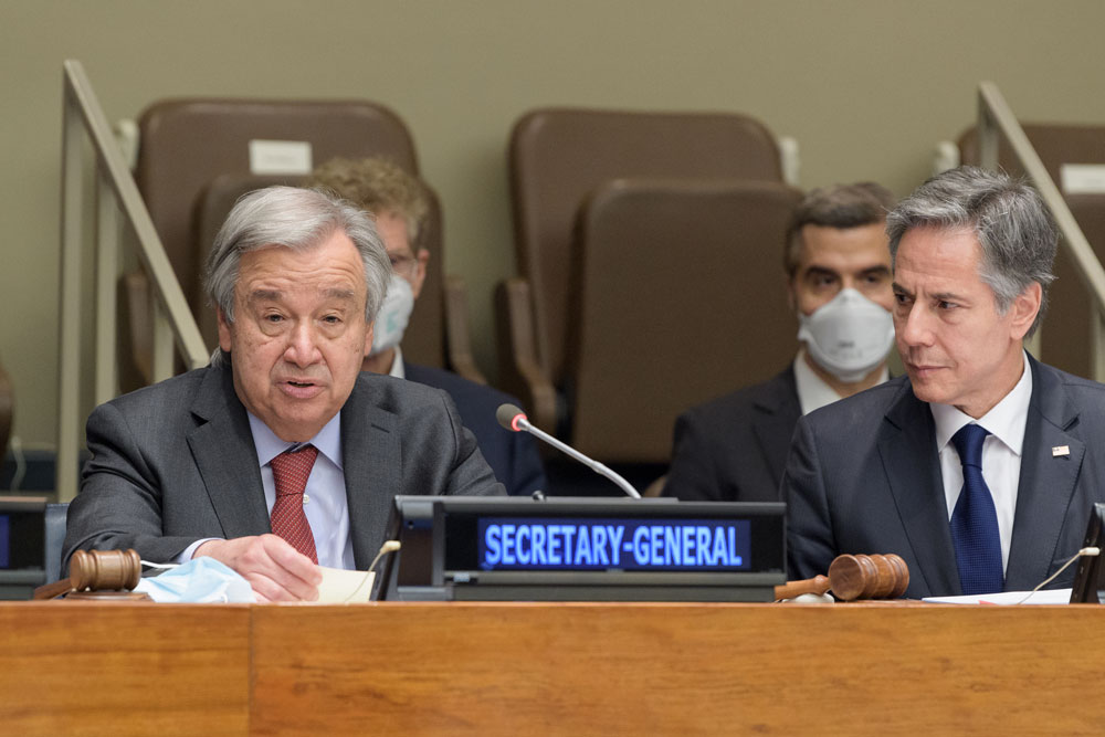 Secretary-General António Guterres (left) addresses the ministerial meeting on "A Call to Action on a Roadmap for Global Food Security" at UN Headquarters. UN Photo/Manuel Elías