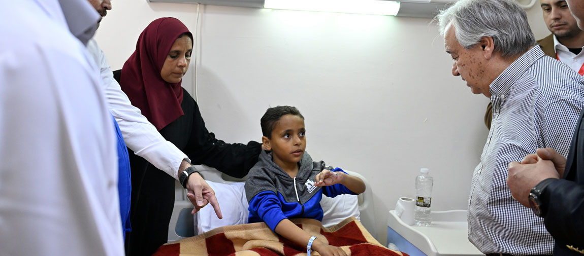 During his Ramadan solidarity visit to Egypt, António Guterres visits El-Arish General Hospital to meet Palestinians from Gaza receiving care. UN Photo/Mark Garten 