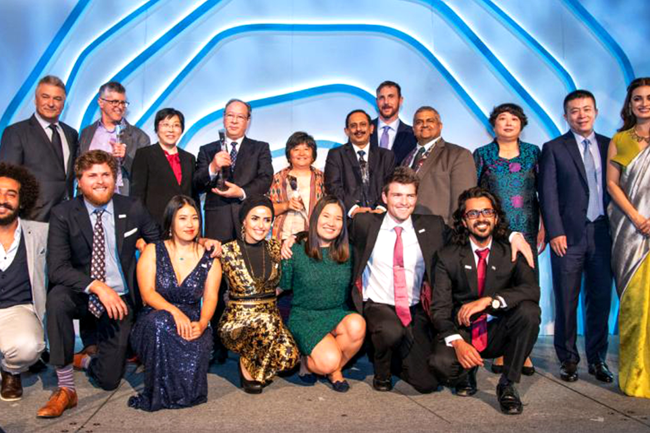 Group photo of last year's Young Champions and Champions of the Earth Award Winners with distinguished hosts Dia Mirza, Alec Baldwin and UN Environment's Satya Tripathi.