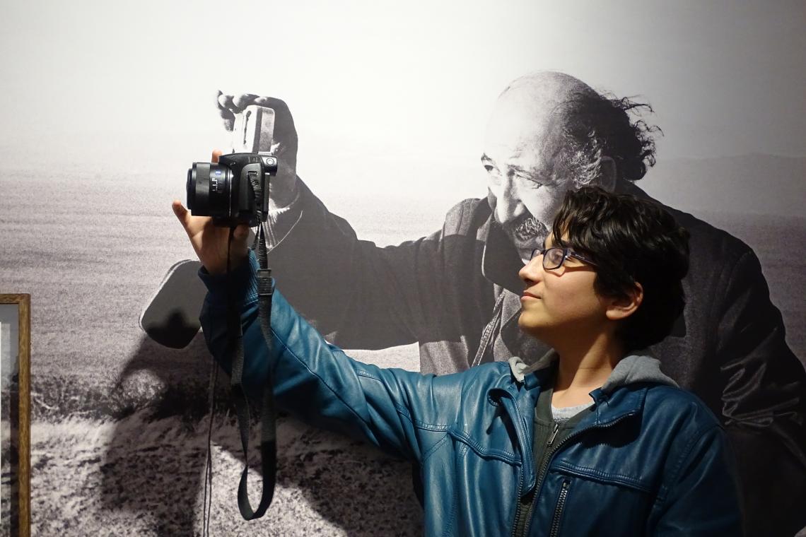 Enis Aydeyer poses next to a photo of Ara Güler – a famous photographer known as the ‘Eye of Istanbul.'