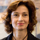 portrait de la Directrice générale de l'UNESCO
