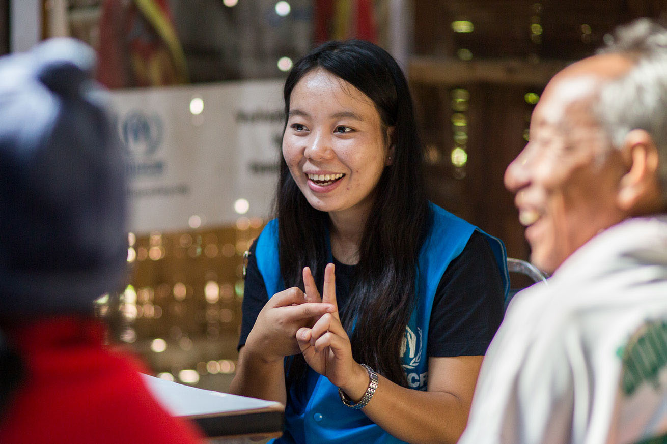 volunteer using sign language to help refugees