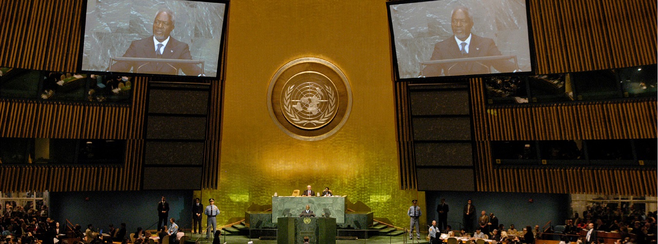 Kofi Annan faisant son discours lors du Sommet mondial.