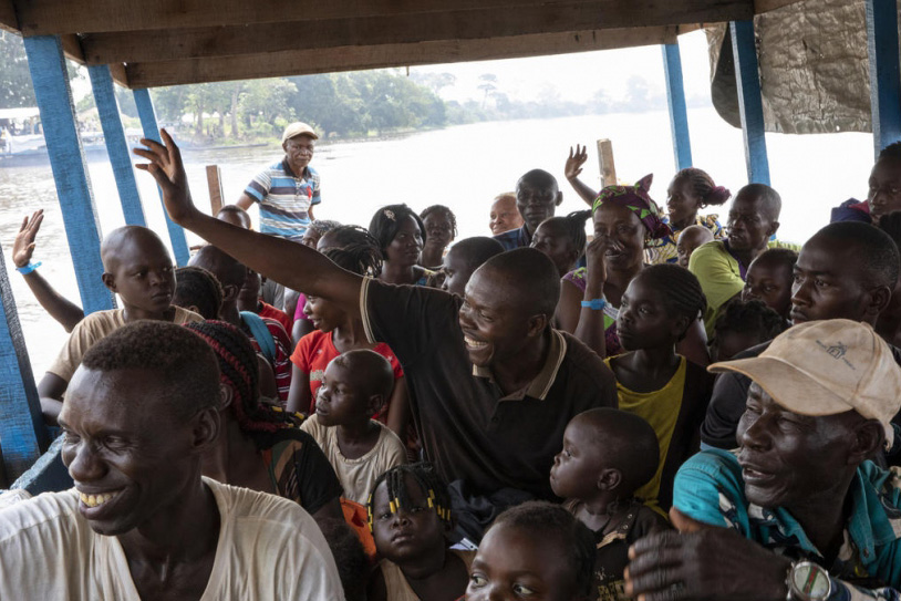 Voluntary returnees wave as the boat carrying them back to the Central African Republic leaves Zongo port in the Democratic Republic of the Congo, 21 November. 