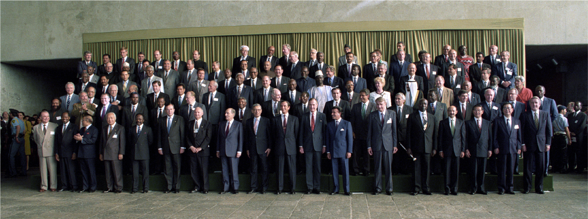 Foto de grupo de líderes mundiales reunidos en la 'Cumbre de la Tierra'.