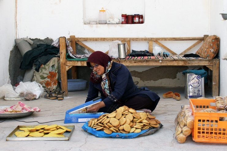 Fatemeh preparing cookies for sale