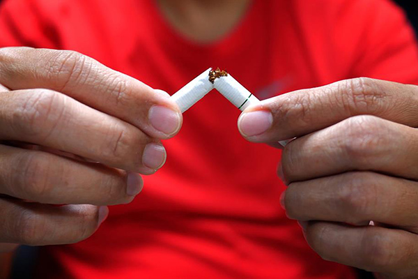 hands breaking cigarette