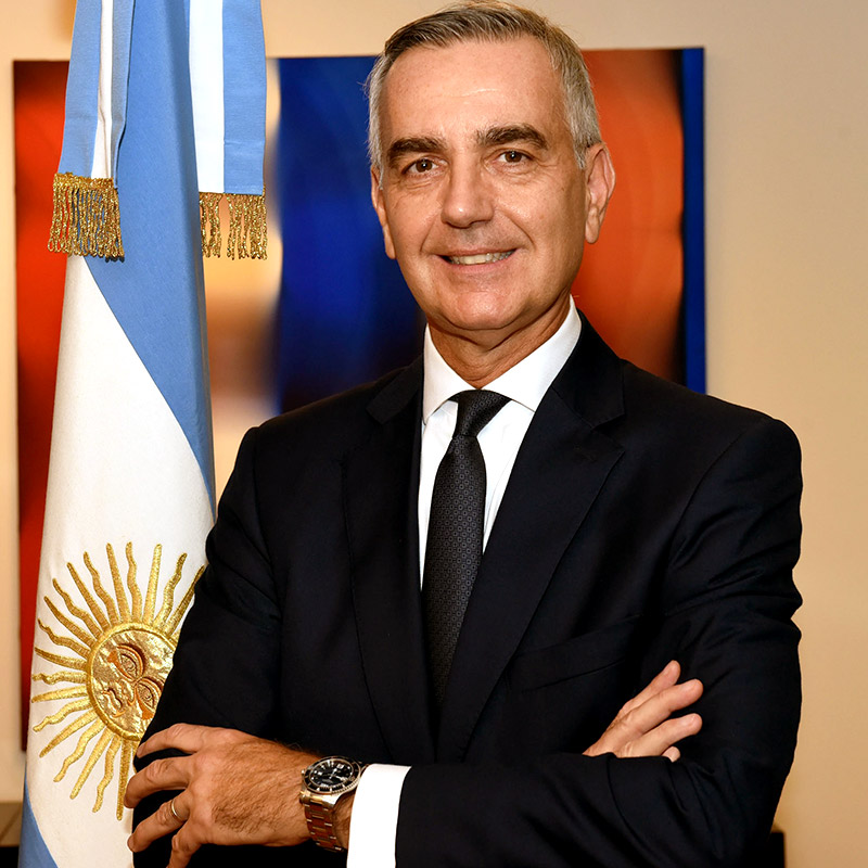 Excmo. Sr. Embajador Gustavo Zlauvinen