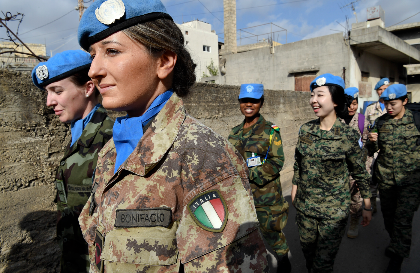 Голубой оон. Женщины миротворцы. Женщины миротворцы ООН. Миротворцы ООН. Голубые каски ООН женщины.