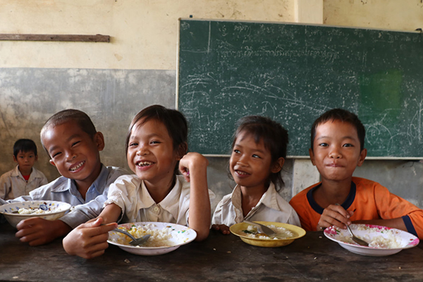 Children eating at school 