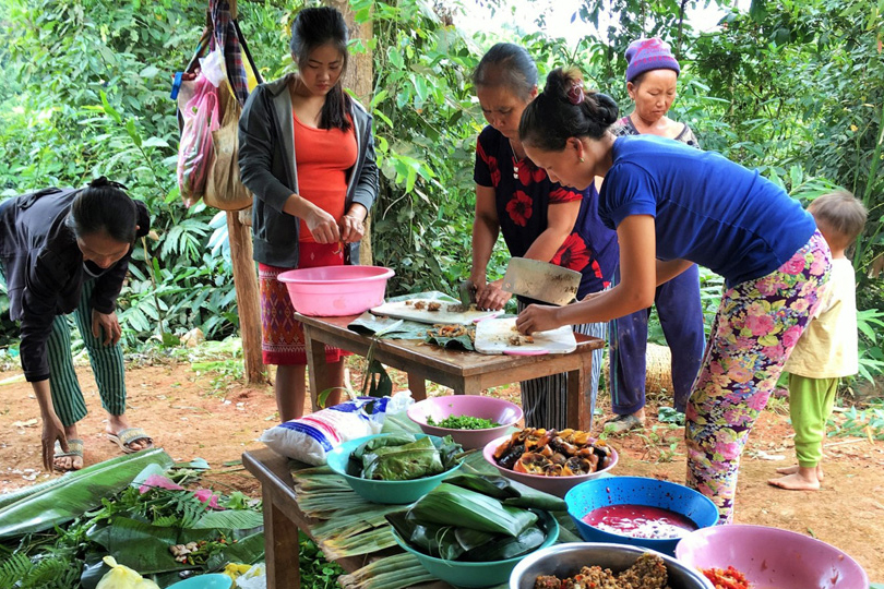 women preparing food