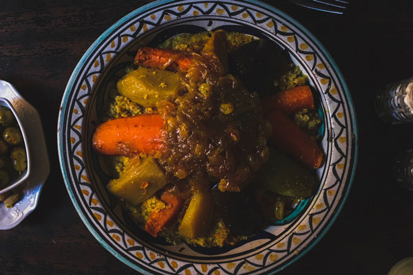 Un plat de couscous.