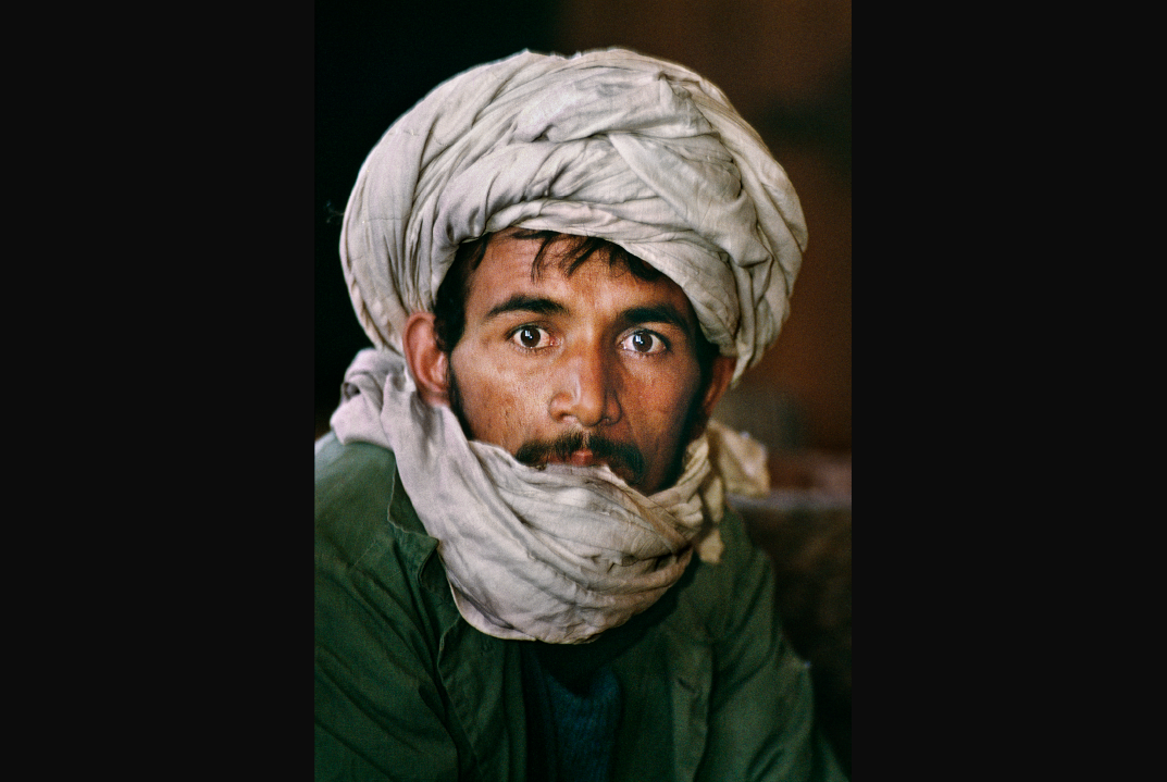 A young man returns to his hometown of Herat, in Western Afghanistan, after living in Iran for sixteen years.