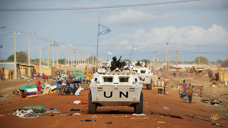 Personal de mantenimiento de la paz de la ONU patrullando en Abyei