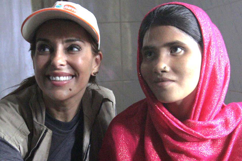 Catarina Furtado poses with a woman.