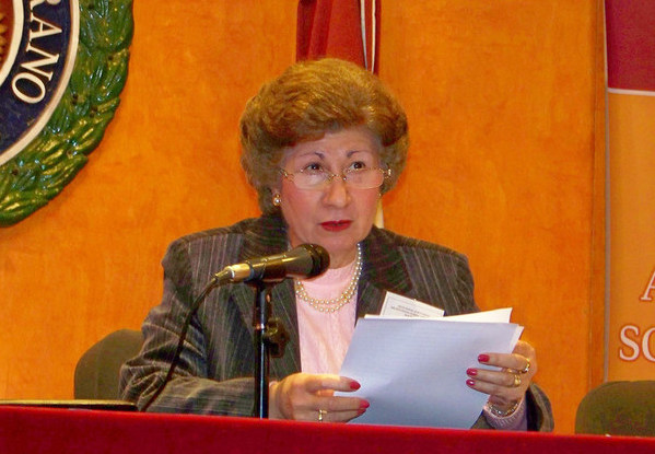 Alicia María Zorrilla durante su intervención en el II Congreso Argentino de Normativa del Español, organizado por la Fundación Litterae. Retrato de Alicia María Zorrilla
