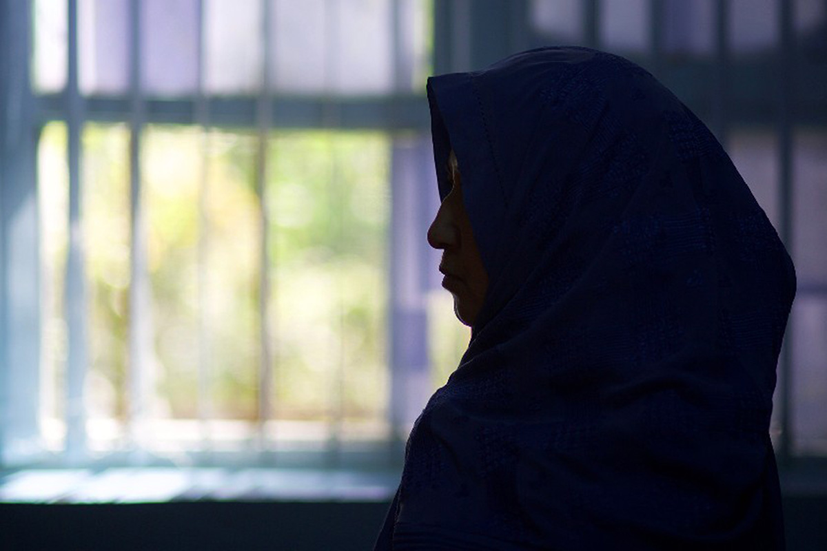 The profile of a woman using a head veil