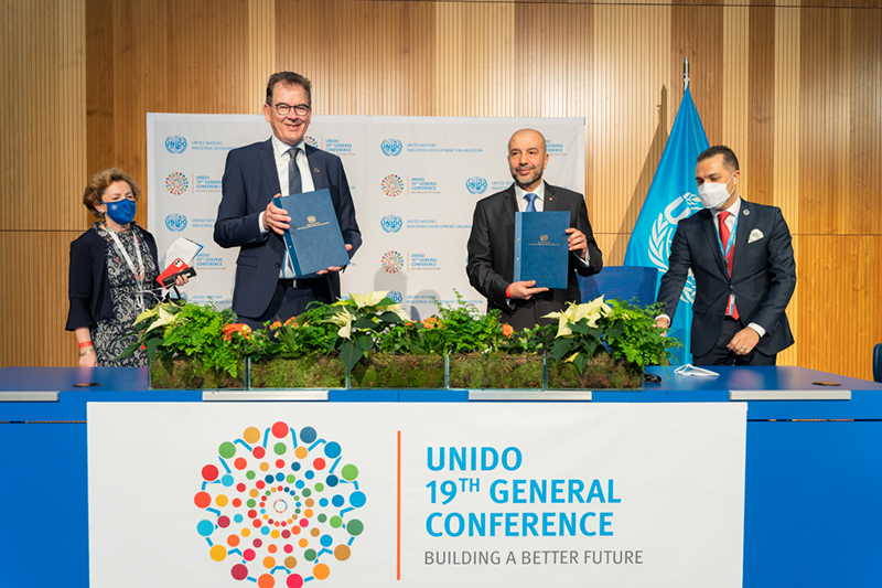 Gerd Müller, UNIDO Director General-designate; and President of the General Conference, Mohamed Mezghani, Ambassador Extraordinary and Plenipotentiary, Permanent Representative, Republic of Tunisia. 