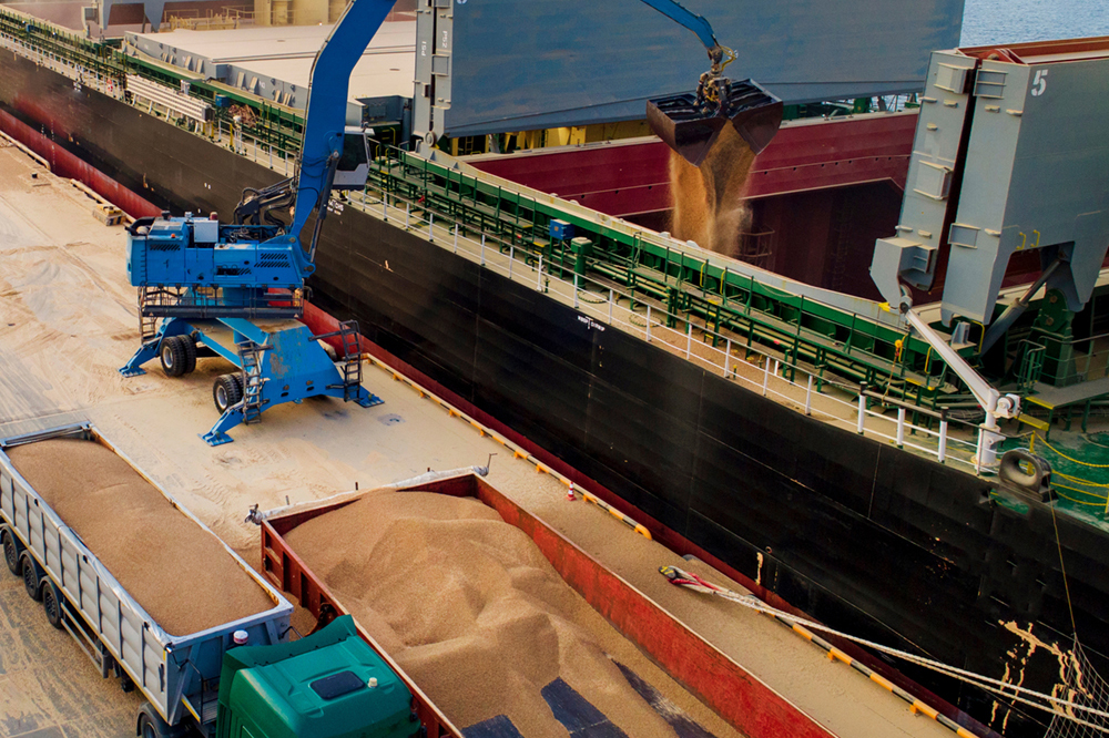 grains being loaded on ships