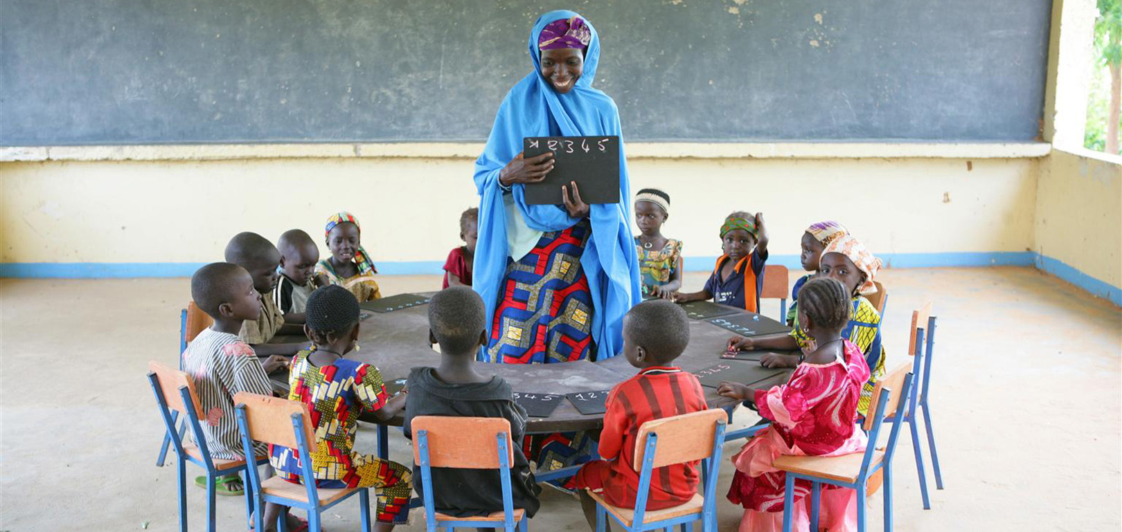 Students drawing on blackboard. UNICEF photos