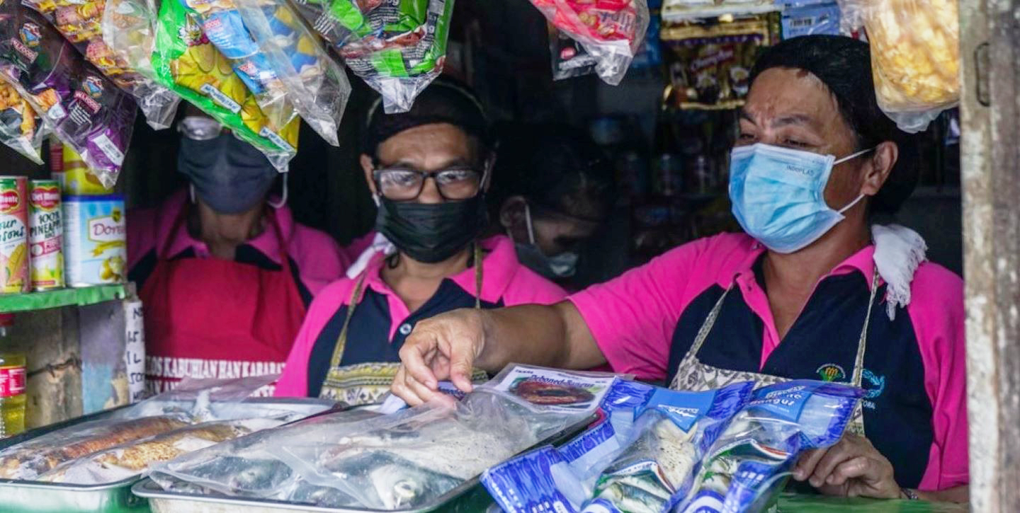 Shop keepers wearing masks