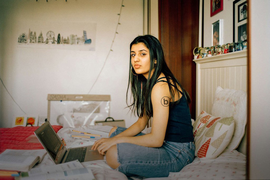 Portrait of a teenage girl on her laptop sporting the 'bodyright' logo.