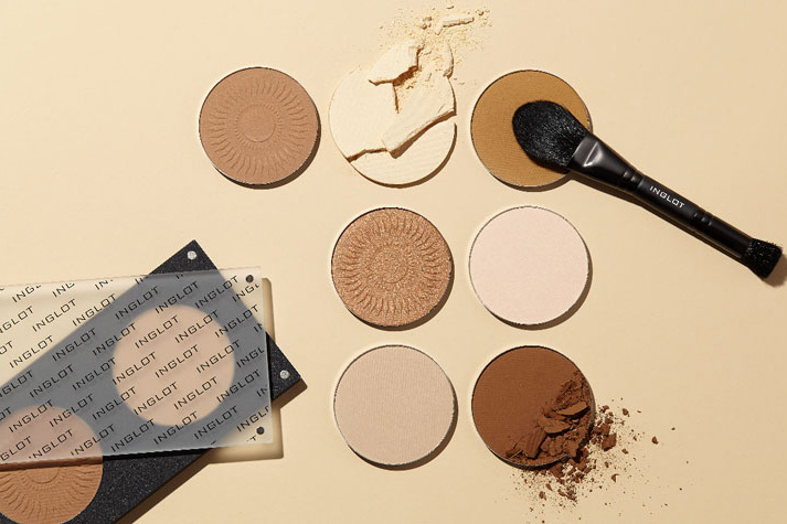 A pallette of brown skin make-up