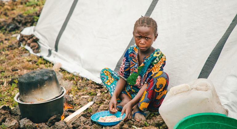 Une enfant dans un camp de refugiés