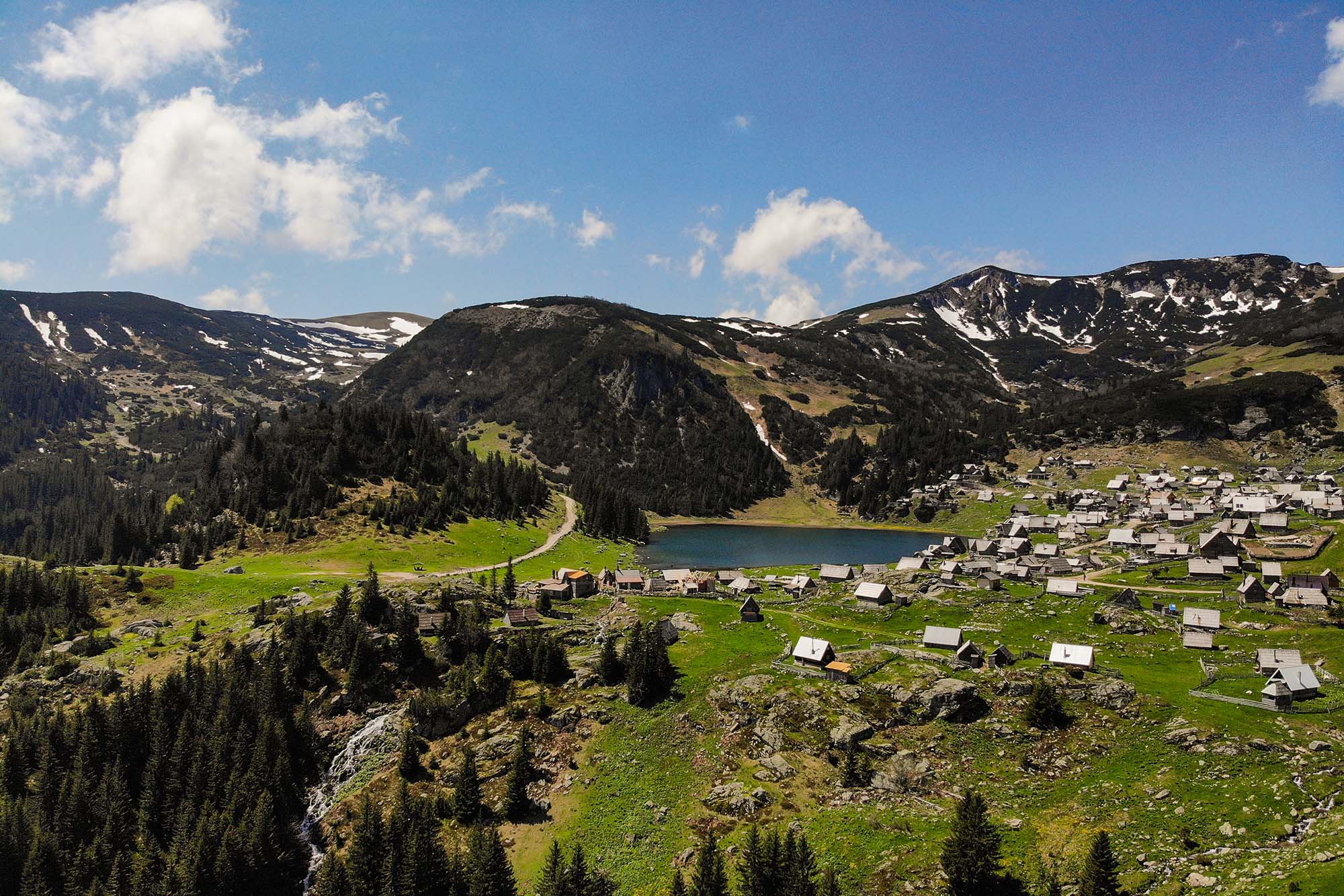 Aerial wire of mountains and a lake in Bosnia and Herzegovina.