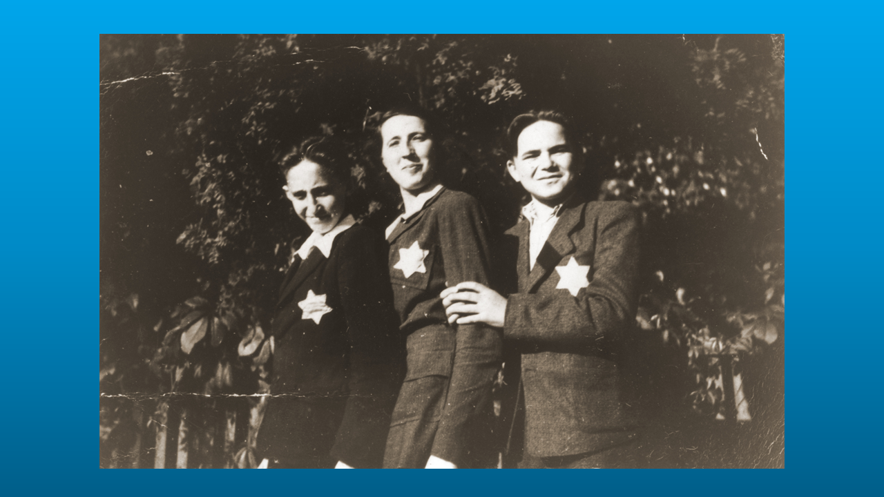 The Blobstein cousins (from left) Hershi, Chaya and Maylech (1928–2022) in Budapest, Hungary, 1944.