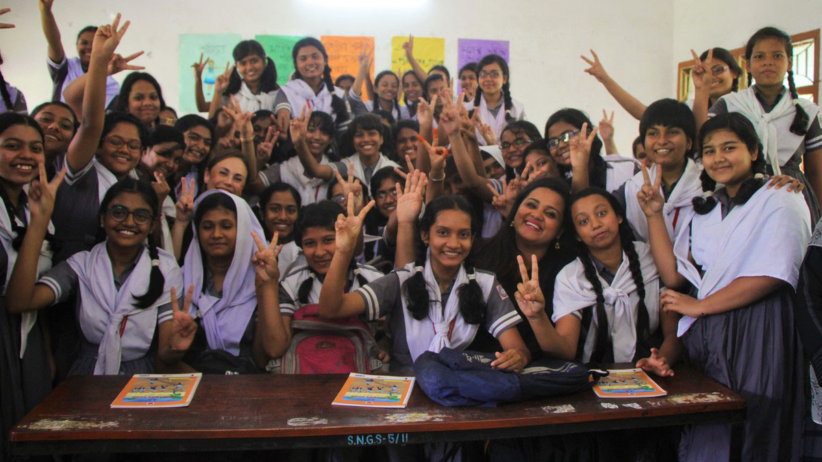group photo with shcool children in uniform