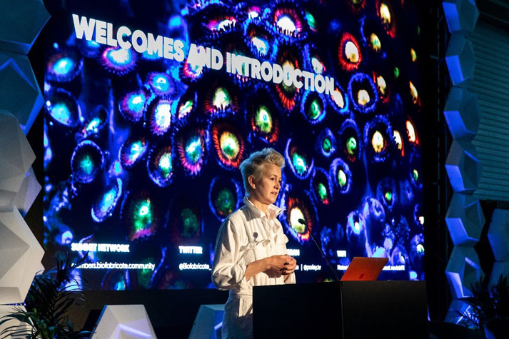 Suzanne Lee speaking at a podium