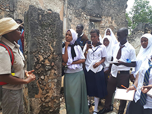 Students on educational field trip in Tanzania (UNIC Dar es Salaam) 