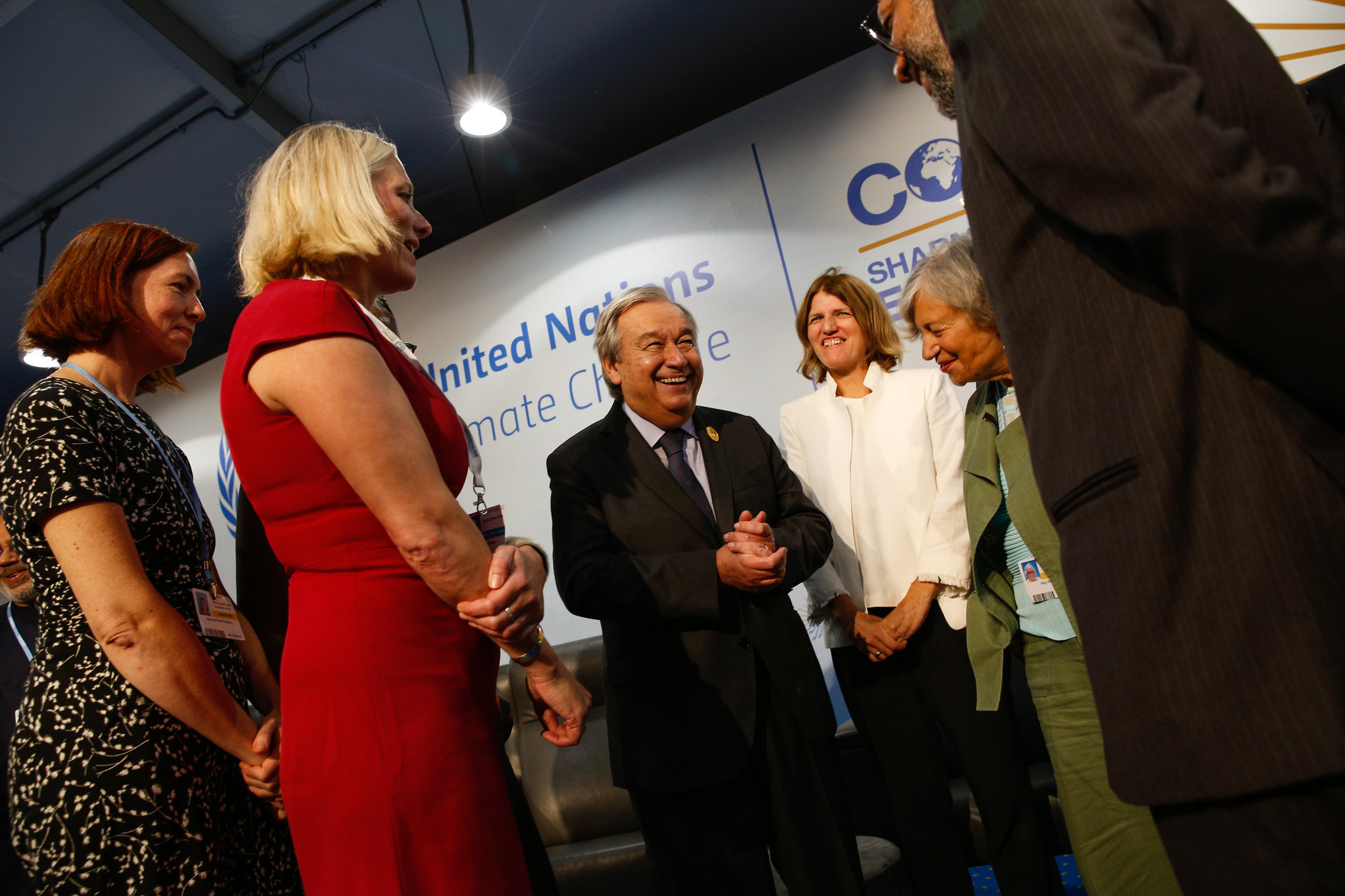 The UN Secretary General Antonio Guterres speaking with members of the Net Zero Expert Group during COP27 - in the photo, Catherine Mackenna is also on focus
