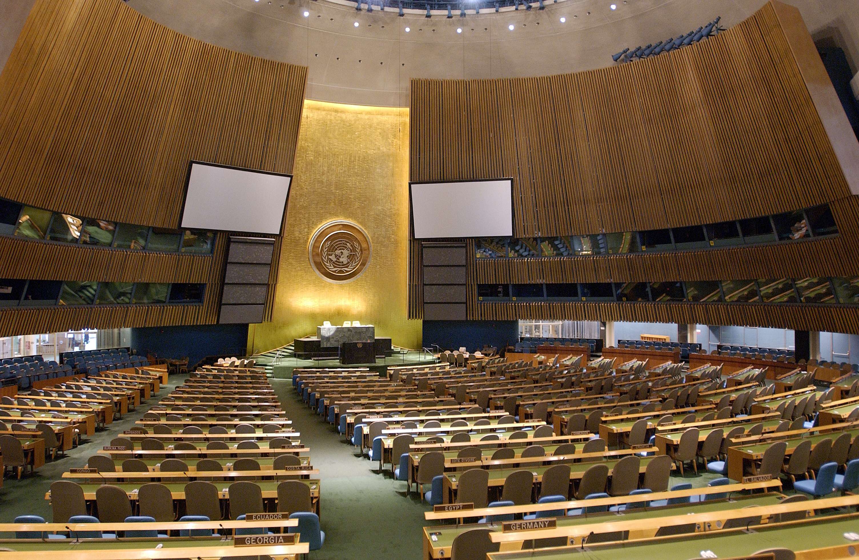 Зал оон. Зал Генеральной Ассамблеи ООН. Зал заседания Генеральной Ассамблеи ООН. 1985генеральная асаблея ООН. Генеральная Ассамблея ООН 2022.