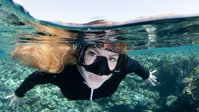 A photo of Ellie Goulding scuba diving in Sharm el-Sheikh, focusing on her face