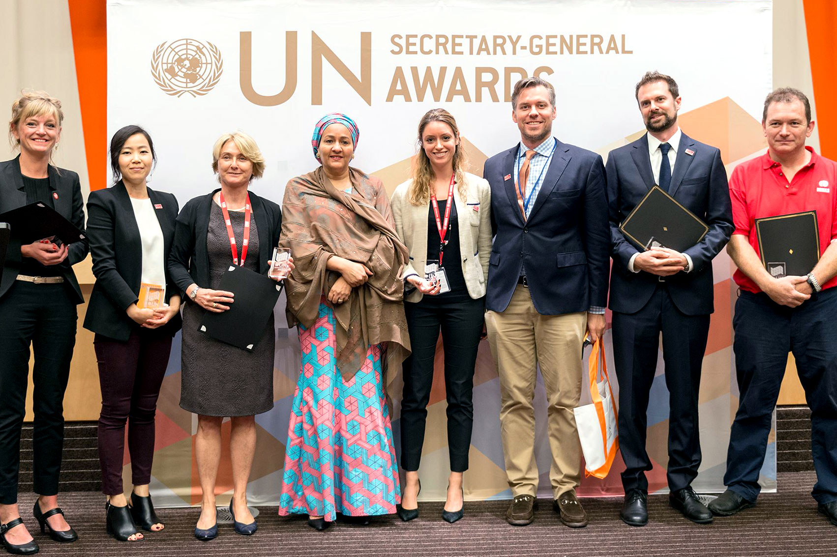 UNMAS team pose with the Deputy-Secretary-General as they receive an award for innovation.