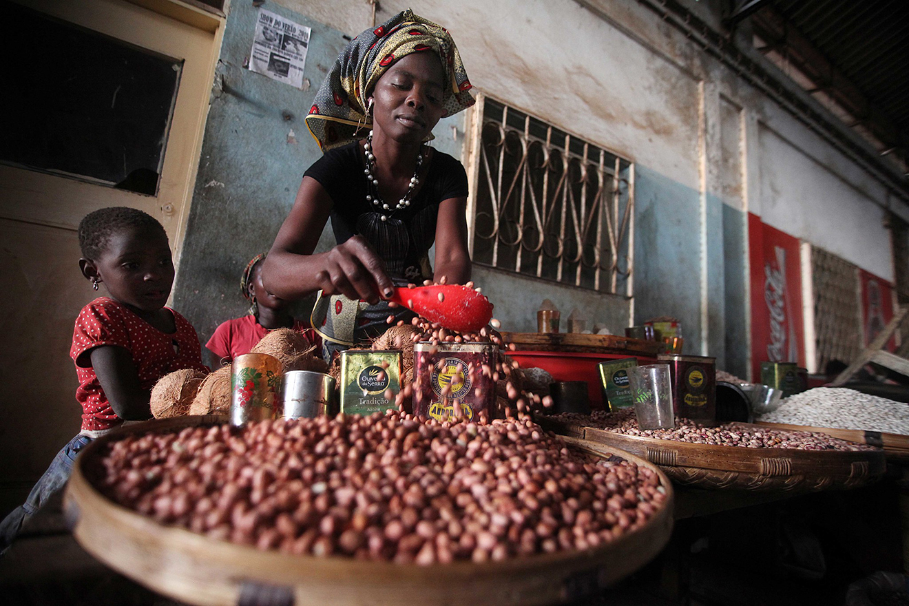 woman with children sorting pulses