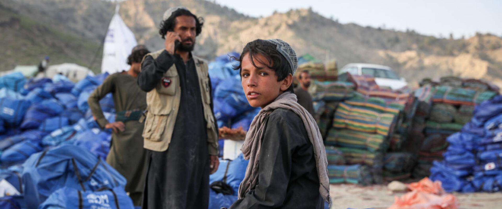Des survivants du séisme en Afghanistan