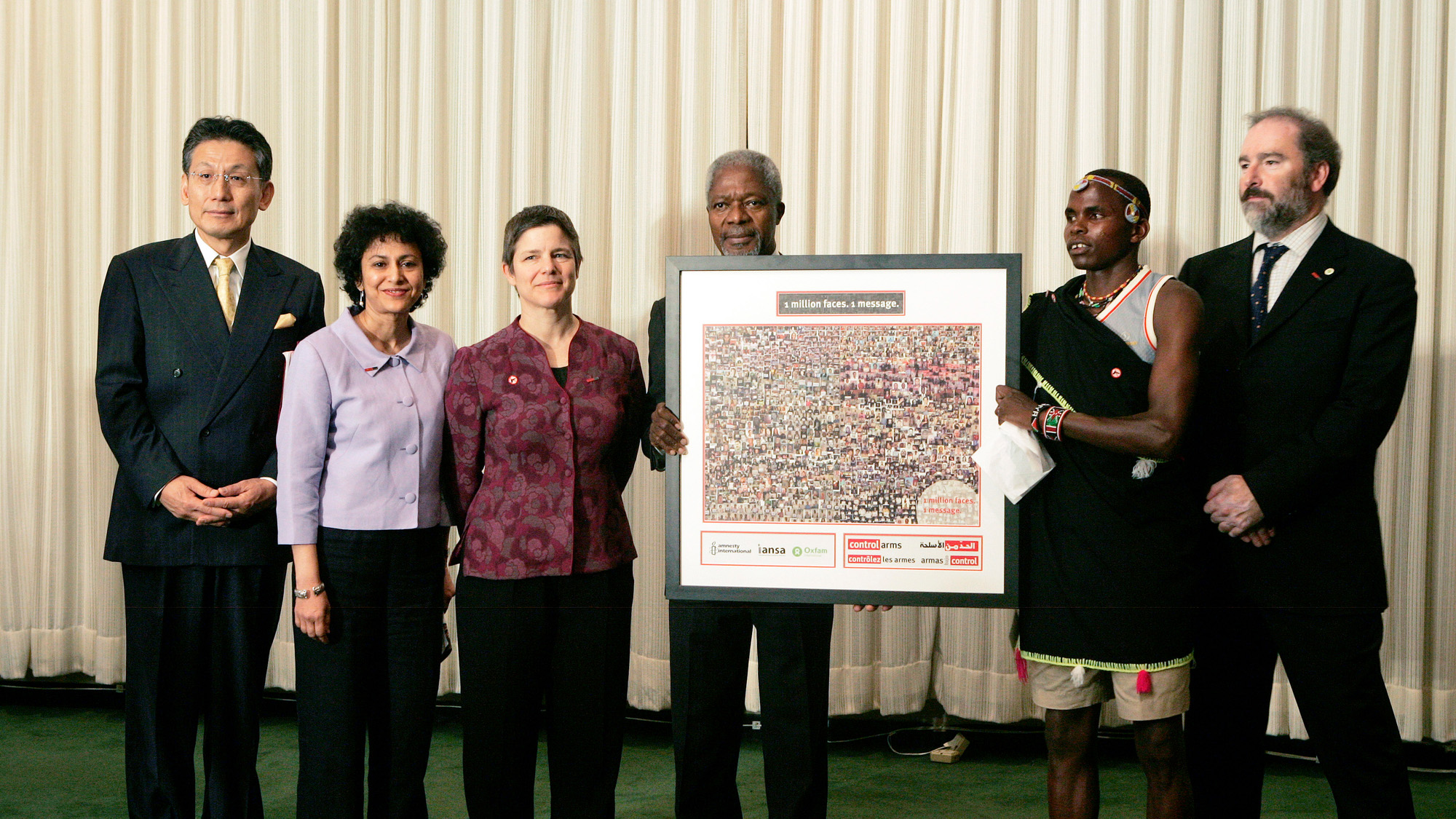 Irene Khan at a ceremony with Kofi Annan