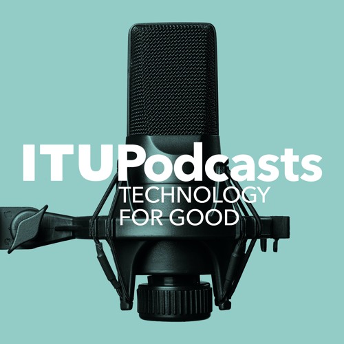 Imagen de un micrófono radiofónico con el texto en inglés: ITU podcasts - Technology for good